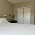 Private Queen Room In Downtown Toronto,15 Mins To Cn Tower, Steps To Subway