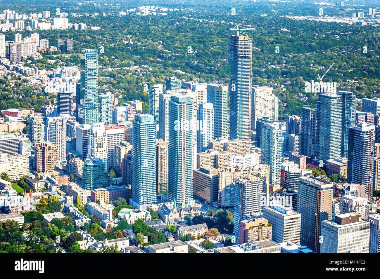 Private Queen In Downtown Toronto,15 Mins To Cn Tower, Steps To Subway Homestay *