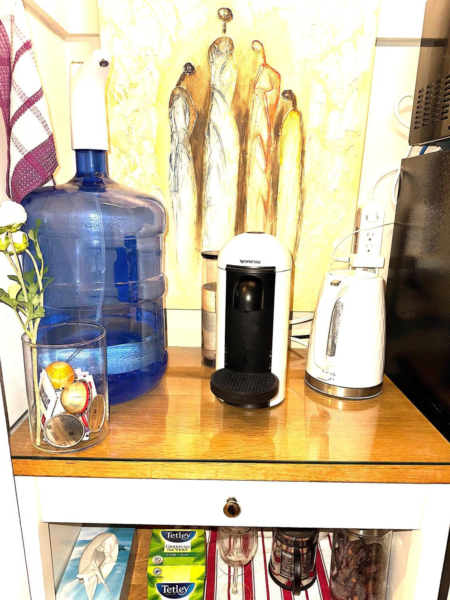 Private Queen In Downtown Toronto,15 Mins To Cn Tower, Steps To Subway Homestay